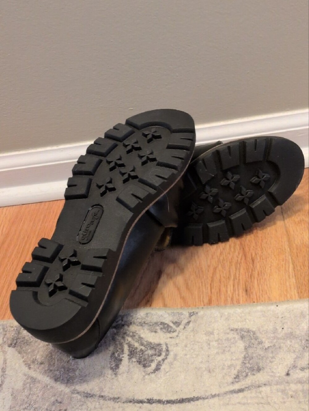 Black Leather Slip-On Loafer for Woman Size 5 1/2 - Picture 5 of 5